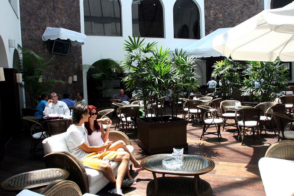 Hotel Tropical Manaus Luaran gambar Patio de la Casa Colorada