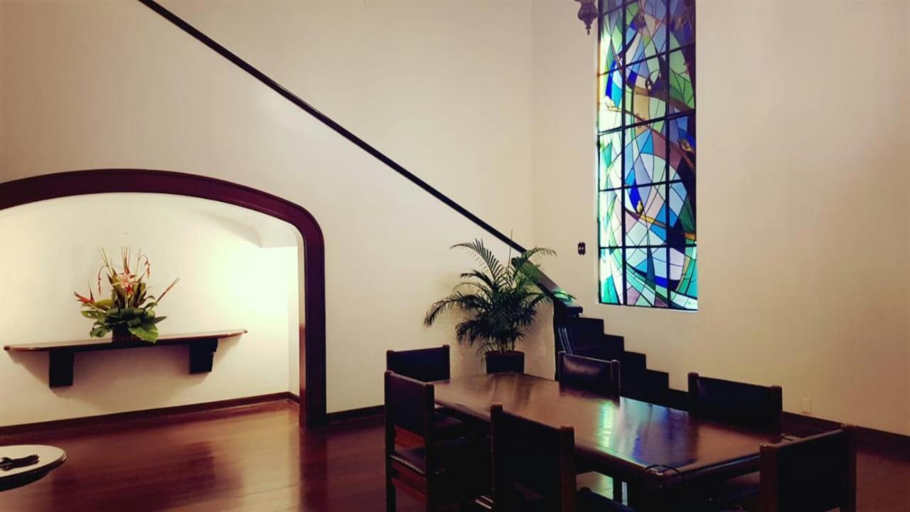 Hotel Tropical Manaus Luaran gambar The interior of the church