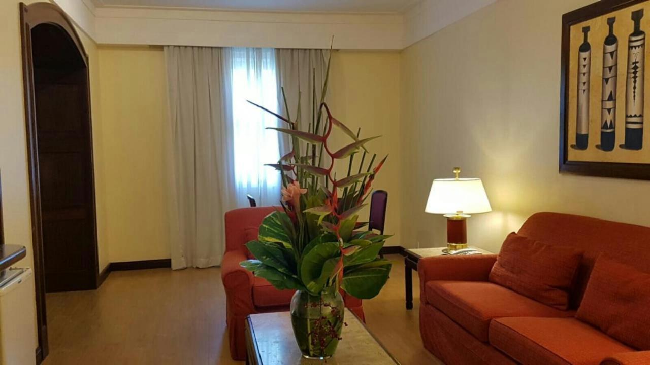 Hotel Tropical Manaus Luaran gambar A living room at the hotel