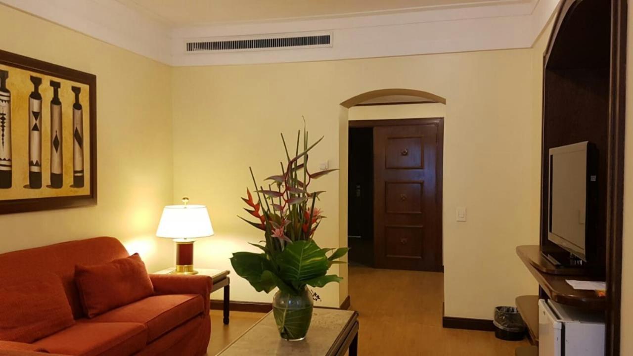 Hotel Tropical Manaus Luaran gambar A suite at the hotel