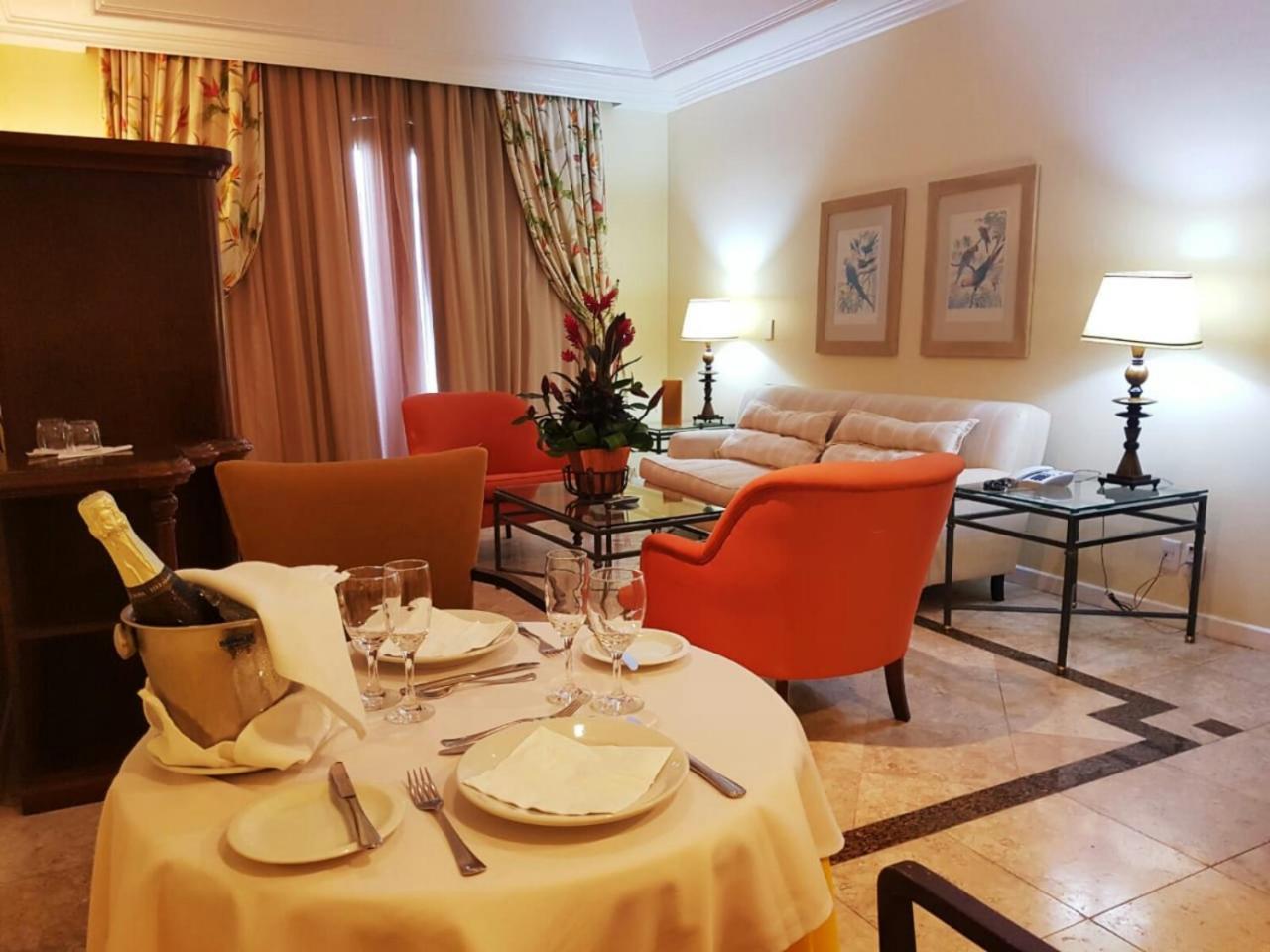 Hotel Tropical Manaus Luaran gambar A suite at the Four Seasons Hotel, Madrid