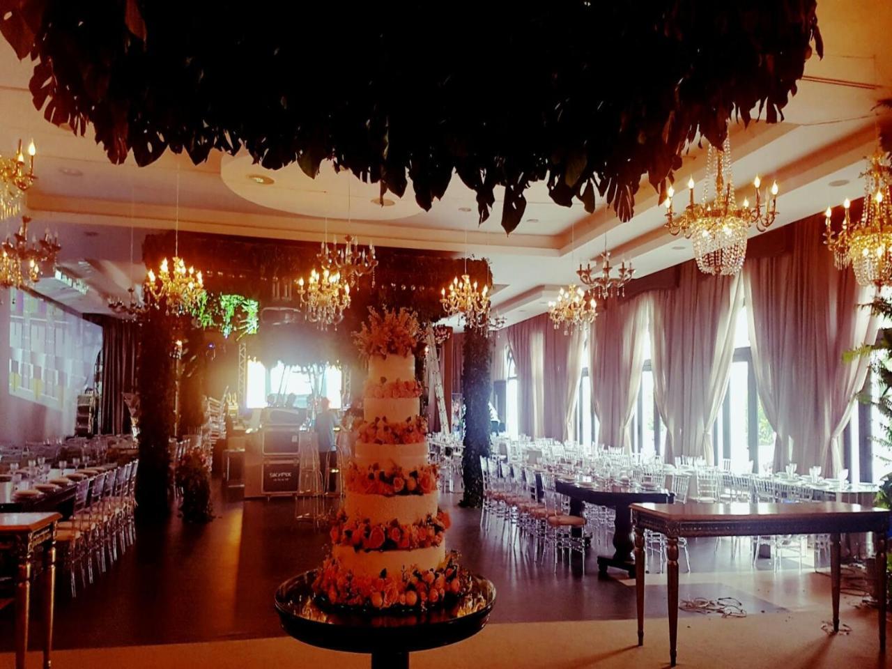 Hotel Tropical Manaus Luaran gambar A wedding reception at the Mandarin Oriental, Bangkok