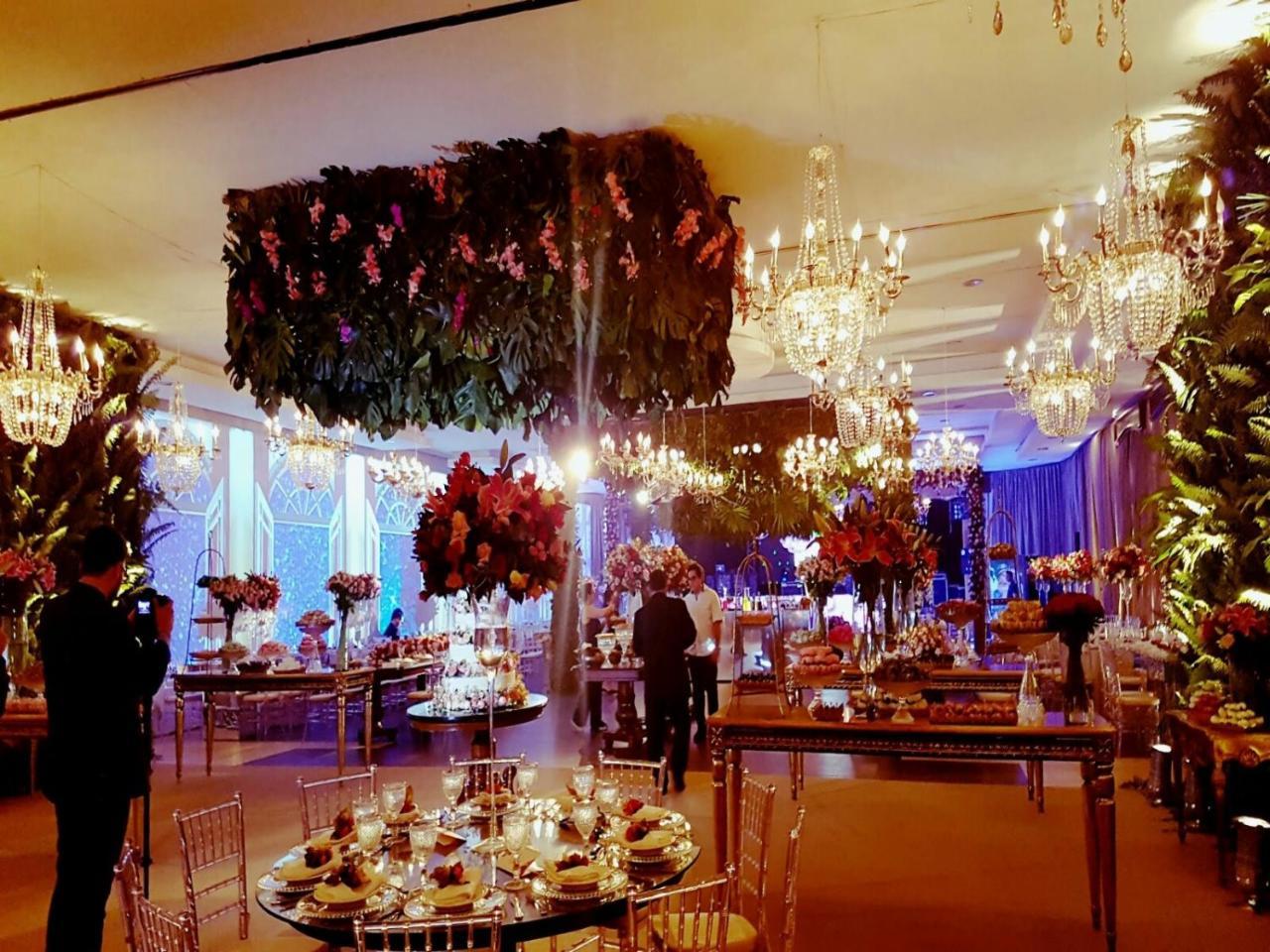 Hotel Tropical Manaus Luaran gambar The interior of the ballroom at the 2011 Met Gala