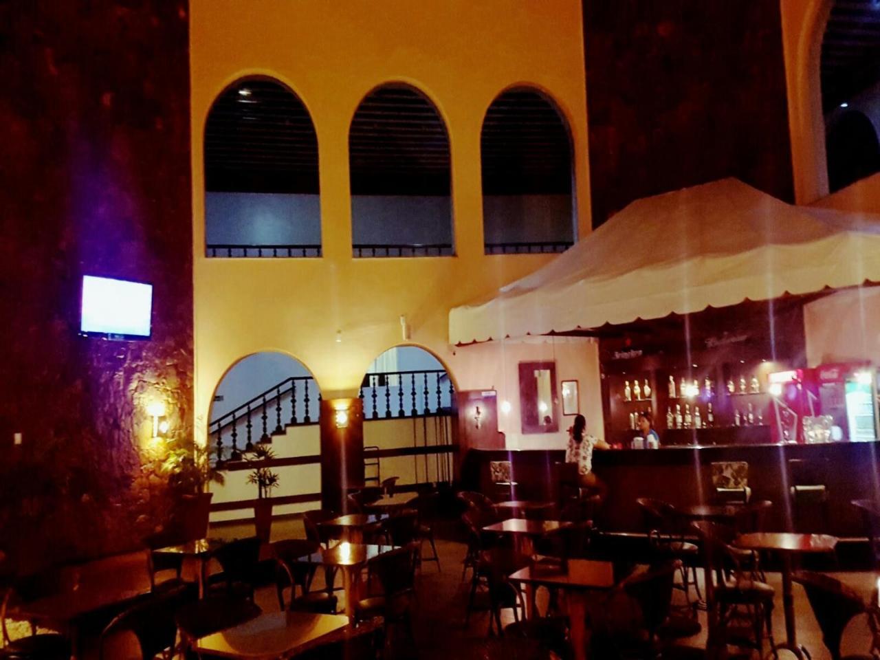 Hotel Tropical Manaus Luaran gambar The interior of the bar